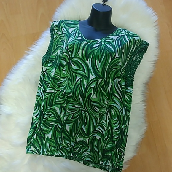 New Directions Petite Sleevless Top with Lace - Picture 5 of 8